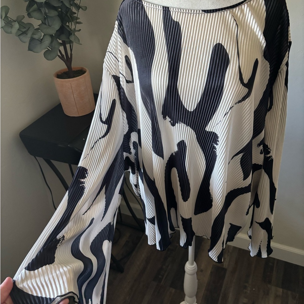 SHEIN Black and White Abstract Blouse